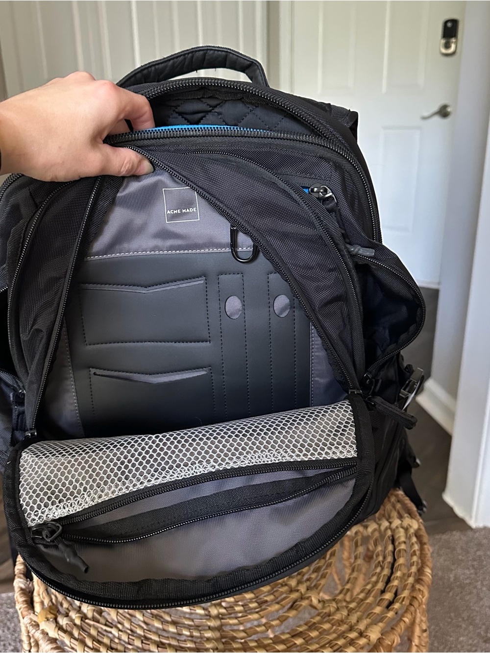 Acme Made Union Street Traveler Commuter Backpack Laptop Bag in Black EXCELLENT! - Picture 9 of 15